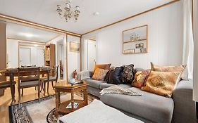 Stylish Vintage Home In The Heart Of The City
